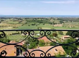 Deliziosa casetta con splendida vista sulle colline e il mare