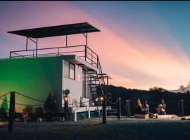 Glamping y termales La Maestranza, kemp v destinaci Villamaría