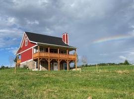 New 2BR house, panoramic views, 15 min to DT AVL، فندق في Candler