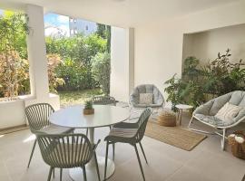 Crystal Luxury Holidays, El Palm Mar in Tenerife South, hotel em Palm-mar