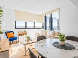 Bright & Breezy Lakeview Retreat in Shellharbour