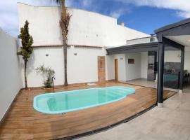 Casa em Barretos com piscina e ar-condicionado, hotel i Barretos