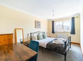 Spacious & Elegant 3BR Home Near Ipswich City Centre