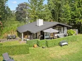 2 Bedroom Beautiful Home In Eskebjerg