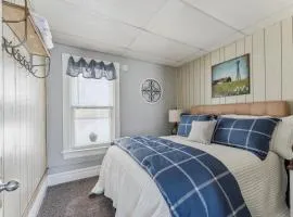 Snug Escape Close to Niagara Falls home