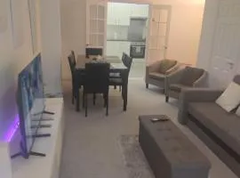 Modern 2 bed house sleeps 6