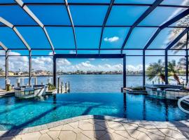 Villa Seascape by CoralVilla -on 8 Lakes, pool & spa, hotel en Cabo Coral