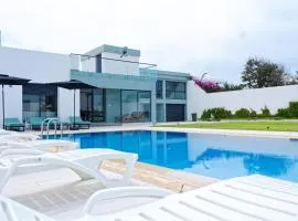 Villa de Luxe à Casablanca Piscine Privée Fibre 100 Mbps Netflix et YouTube Premium