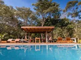 Chalés Villa Pinhal - Hidromassagem dupla, lareira e café da manhã - 12 km do centro