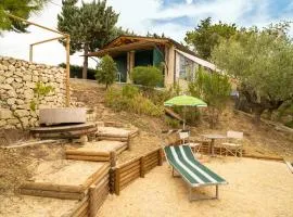 Holiday Home Mike's Dinghy House by Interhome