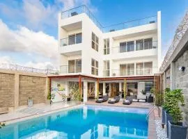 Amazing Beach House 13BR w/Pool & Staff