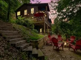 Amazing Creek View Cabin w/ Hot Tub, Firepit & Pool Table