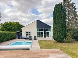 Luxury 300 square meter villa with Pool