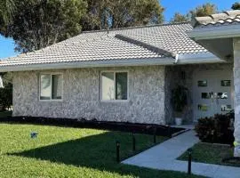 Cozy House in Coral Springs
