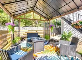 South Houston Townhome with Patio and Gas Grill!