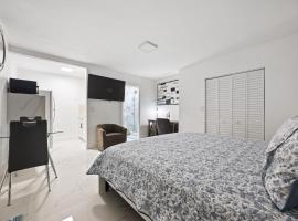 Nice,Stylish King Bed Studio, ξενοδοχείο σε Miami Gardens
