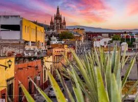 CASA RUBEO - San Miguel Rooftop Casa, Free Parking, AC, Centro