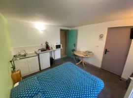 les moulins - studio 6、シェルブール・アン・コタンタンのホテル