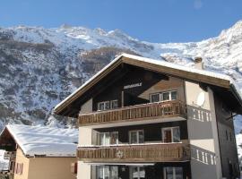 Ferienwohnungen Wallis - Randa bei Zermatt, hotelli, jossa on pysäköintimahdollisuus kohteessa Randa