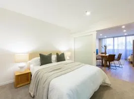 Oaks Canopy - Boutique 1 & 2 BR Apartments