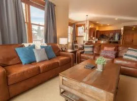 Red Hawk Townhome #2327 by Summit County Mountain Retreats