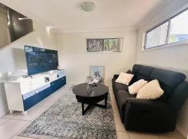 Calm Hideaway - Townhouse with Pool Access & Garage