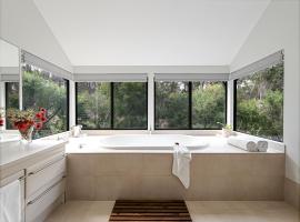 Jarrah Grove Forest Retreat - Adults Only Luxury Chalet