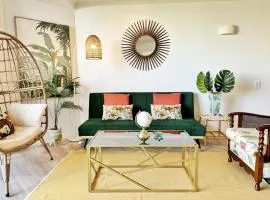 Spacious Park Views with Spa, Pool, Gym, Netflix