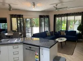 2 bedroom 2 bath Treetop Escape close to the city