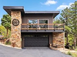 Treehouse 1BR with Hot Tub home