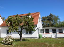 Ferienhaus Boddenblick, hotel in Neuendorf