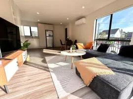 CBD Luxury Parkside Living 2 Bedroom With Parking