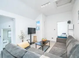 New 3BED Stylish Apartment with Amazing Transport