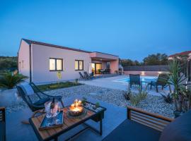 Villa Mindula ZadarVillas，位于苏科尚的酒店