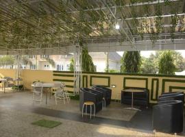 Asaba Gardens And Resort, hotel v Asabě
