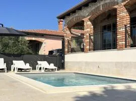Beautiful Casa Mirejo with pool in Kastelir