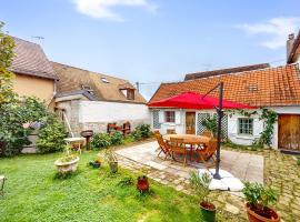 Gorgeous Home In Chessy With Wifi、シェシーのホテル