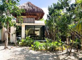 Eco-luxury living Bungalow, bungalow in Tulum