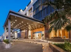 Voyage Hotel & Suites