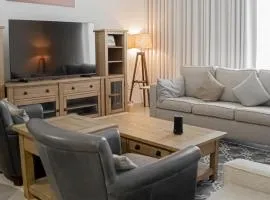 3BR villa and maid room by escape time