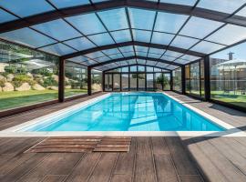 Lujo a estrenar con piscina cubierta, hotel sa Teo