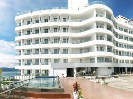 Viesnīca ar baseinu Labersa Hotel & Convention Center Samosir pilsētā Sinapuran