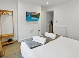 Amaya Six - Sleeps 4 - Modern 1 bed Apartment - Newly renovated - Central Location - Grantham