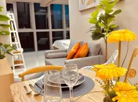 1BR Luxury unit in Uptown Parksuites -Walking distance to Malls