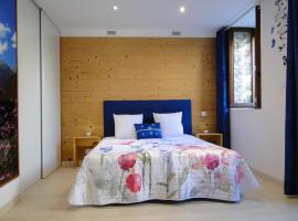 Gîte 295 Montagnes du Jura avec Spa et Sauna classé 3 étoiles, хотел в Foncine-le-Haut