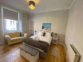 Gorgeous 2 bed, city apartment