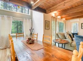 North Conway Family Getaway Near Saco River!, hotel v destinaci North Conway