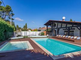 La maison du Bonheur Arés 30 personnes avec piscines chauffées, hotel i Arès