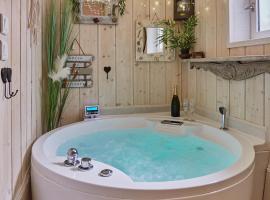 Appart Aix sauna jacuzzi balneo spa privatifs hyper centre historique cour int&eacute;rieur, hotel com spa em Aix-en-Provence