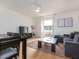 KAYA Zurich Apartment 3B - Downtown 2BR Deluxe Apt
